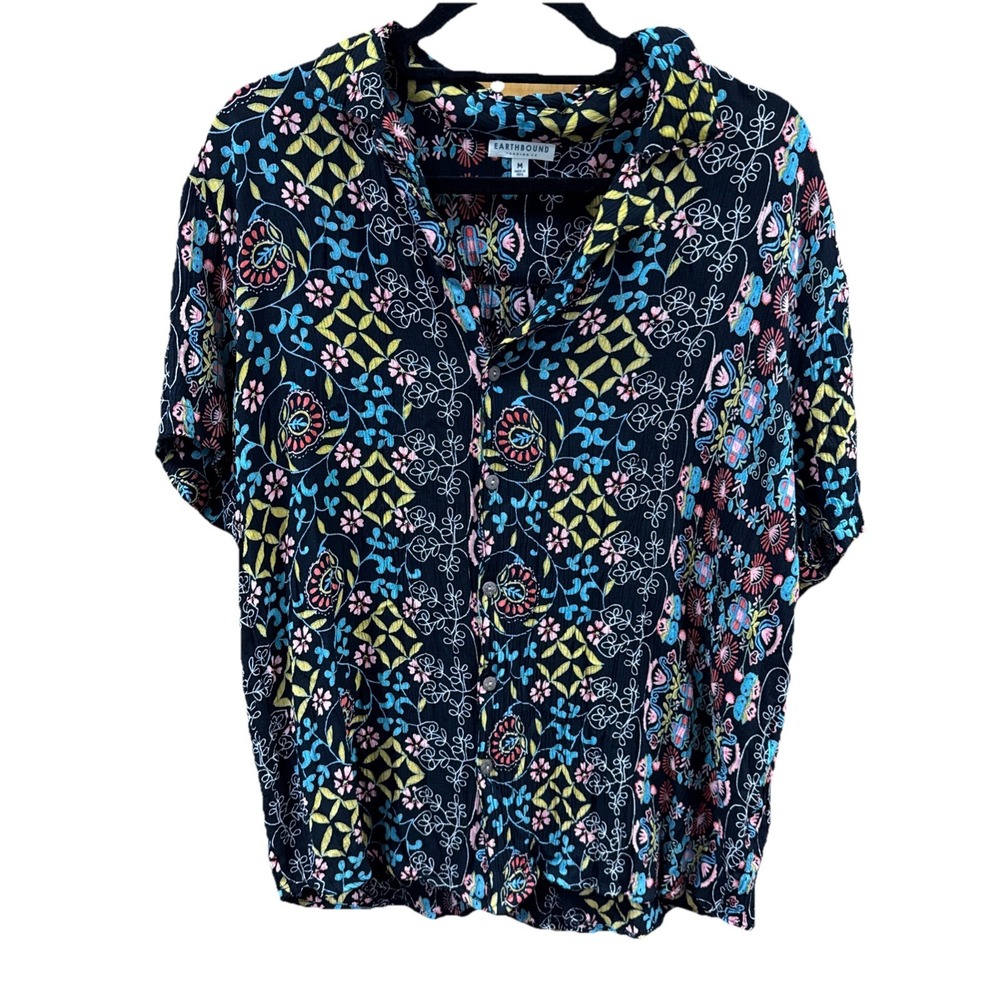 Earthbound Trading Co Short Sleeve Button Down Black Floral Shirt Size M